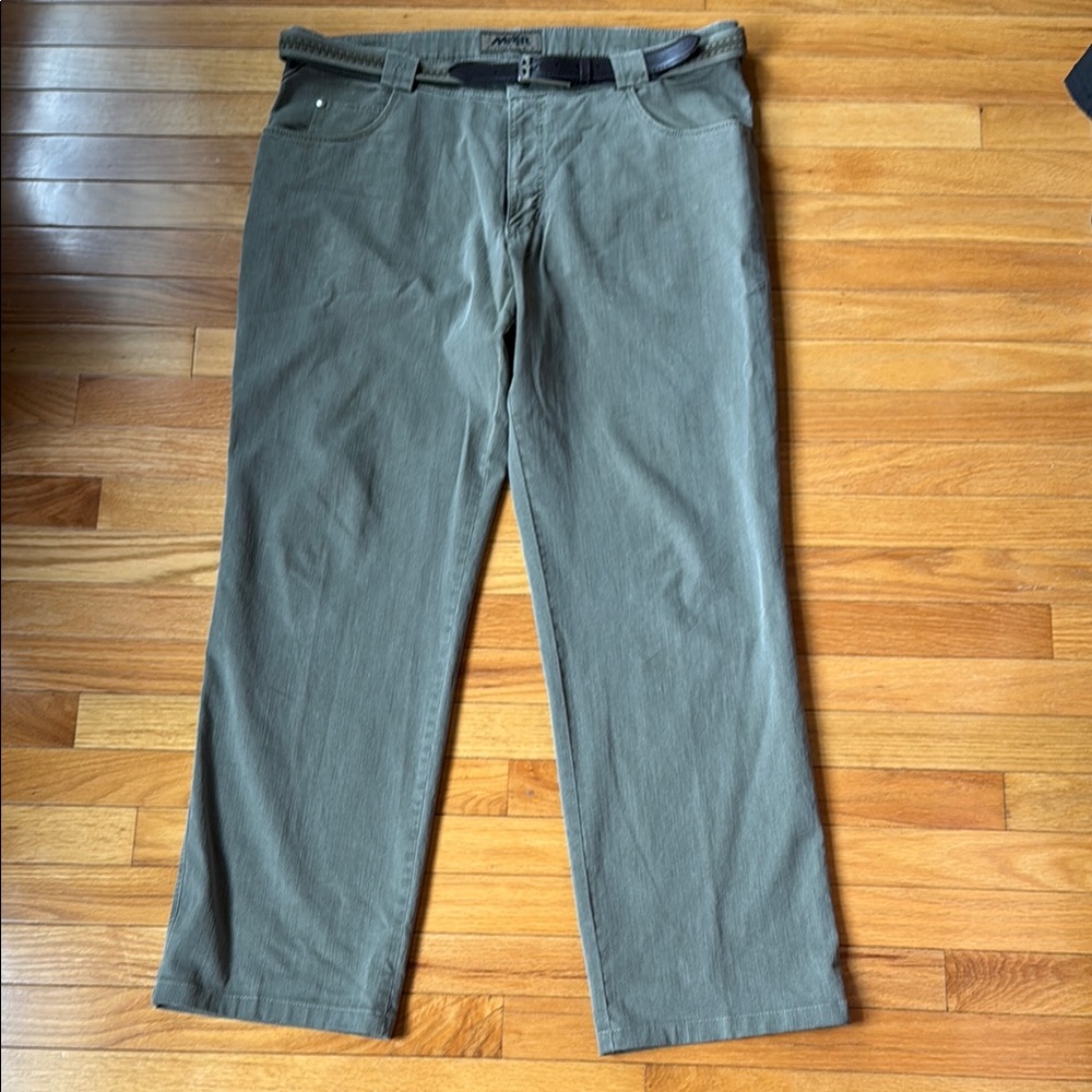 Olive Chinos Versatile Cotton Blend